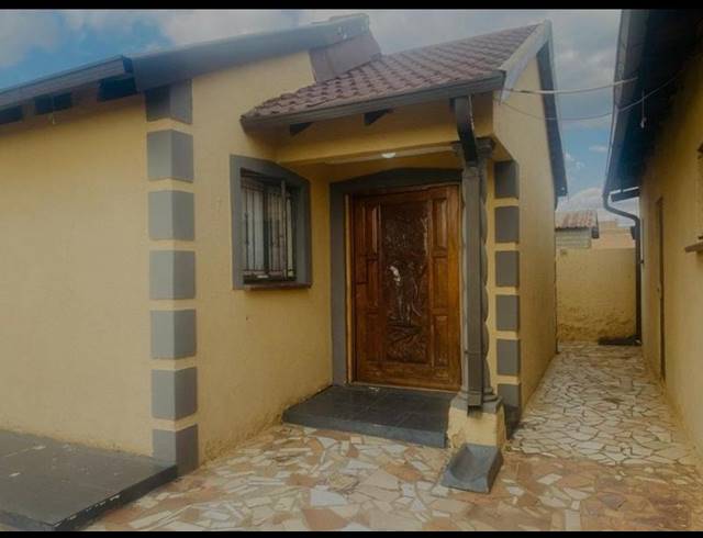 3 BEDROOM HOUSE FOR SALE IN VOSLOORUS EXT